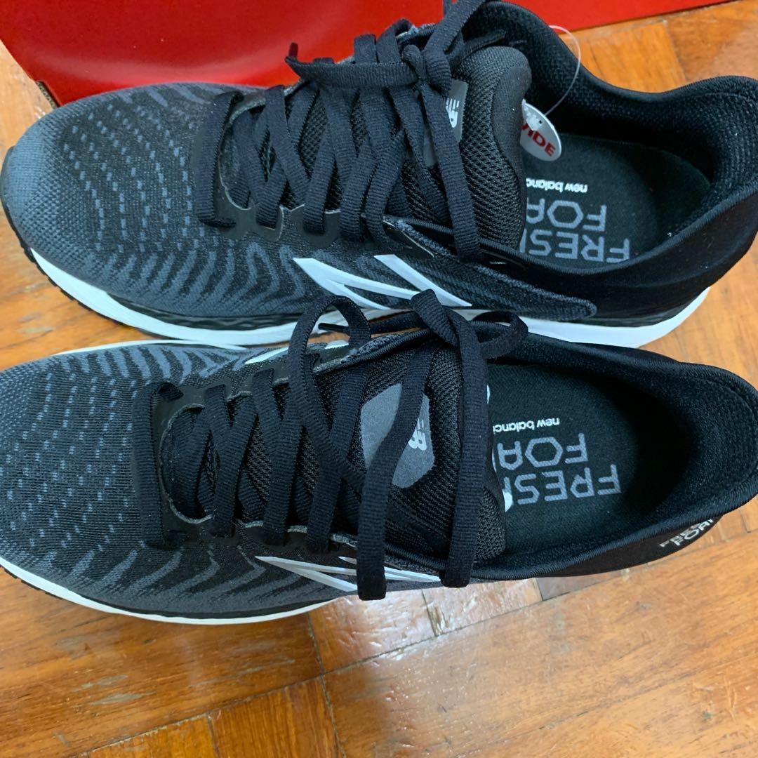 BNIB New Balance Men s 860v11 US 7.5 Fresh Foam Running Shoes in Black