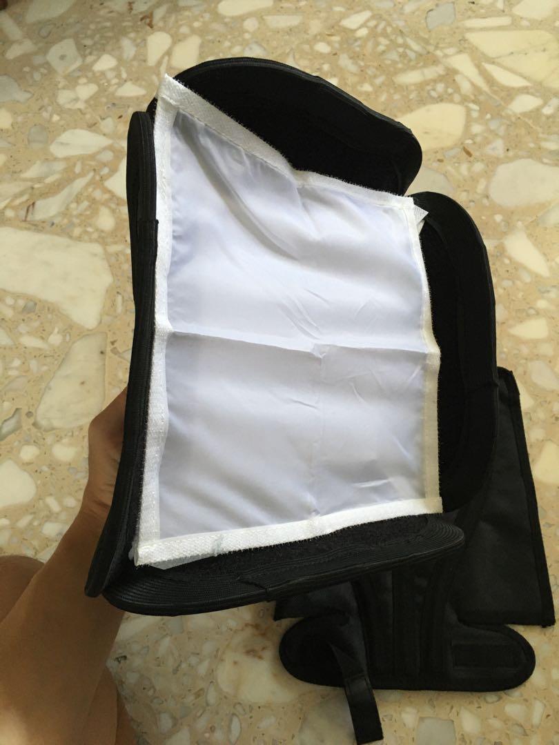 Camera Light Diffuser (Category: Camera Bags & Carriers) located in Singapore. Submitted by mredward (Listing ID 1109995473, Image 1). Description: Light use, sell due to leaving singapore.