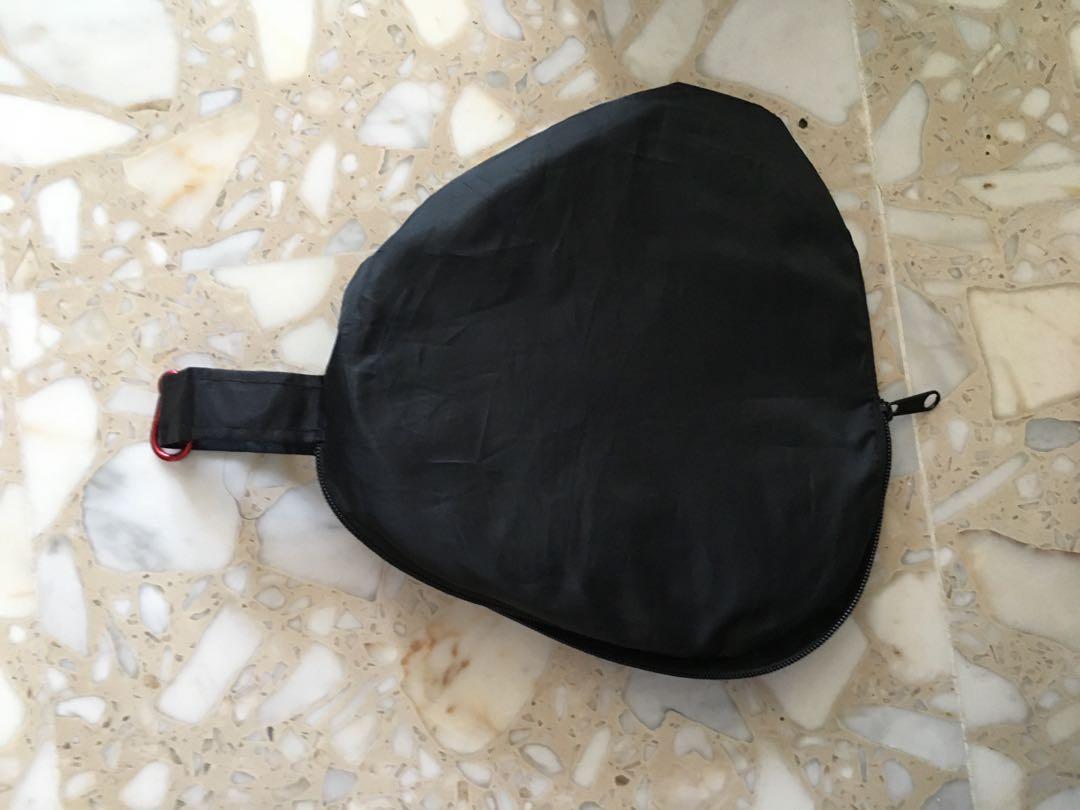 Camera Light Diffuser (Category: Camera Bags & Carriers) located in Singapore. Submitted by mredward (Listing ID 1109995473, Image 3). Description: Light use, sell due to leaving singapore.