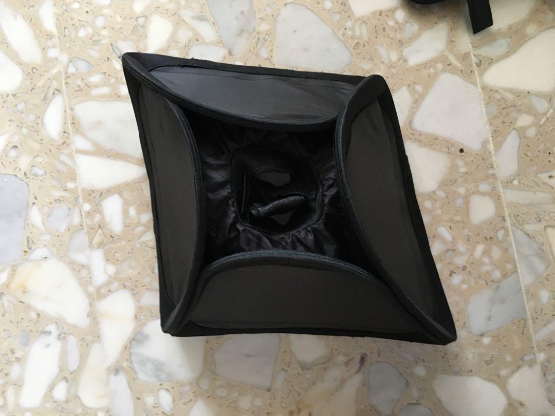 Camera Light Diffuser (Category: Camera Bags & Carriers) located in Singapore. Submitted by mredward (Listing ID 1109995473, Image 2). Description: Light use, sell due to leaving singapore.