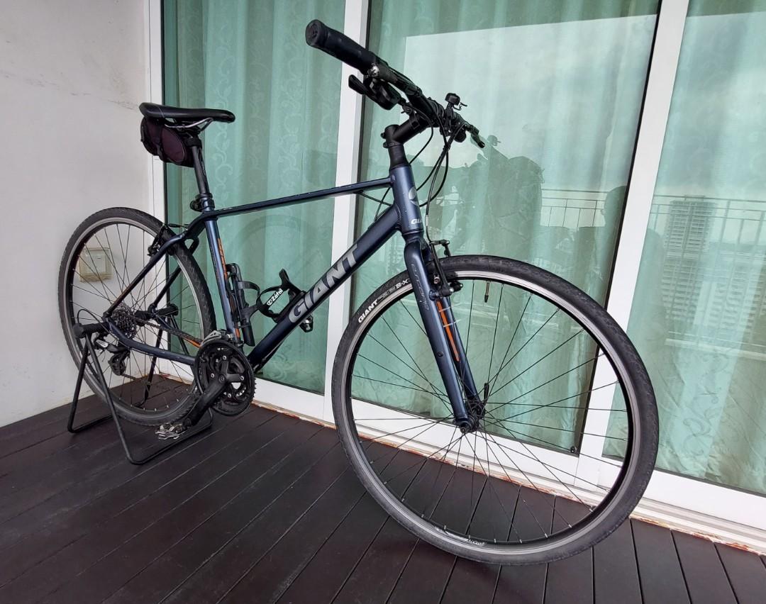 Giant Escape 2 M hybrid Sports Equipment Bicycles Parts Bicycles on Carousell