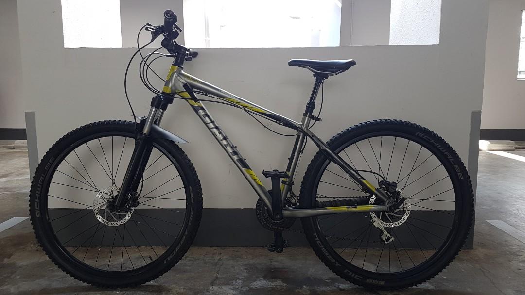 Giant Talon 4 hardtail mountain bike mtb 27 inch 27" with dropper post