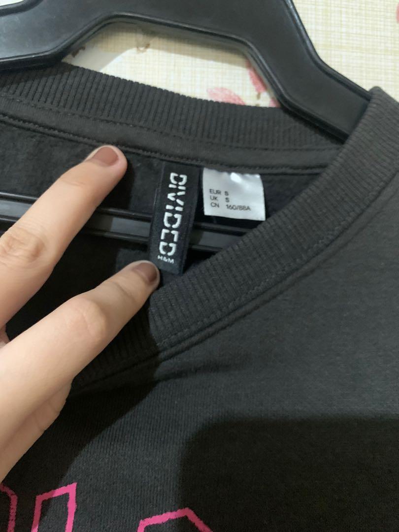 H&M Cropped Sweatshirt (Category: Coats, Jackets and Outerwear) located in Pasig City. Submitted by _missdee (Listing ID 1110024126, Image 2). Description: • Used twice only • 10/10 Rfs: decluttering .