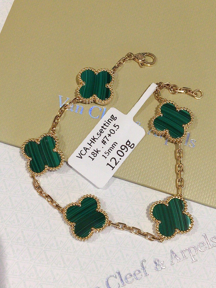 Malachite VCA Bracelet, Women's Fashion, Jewelry & Organizers, Bracelets on Carousell