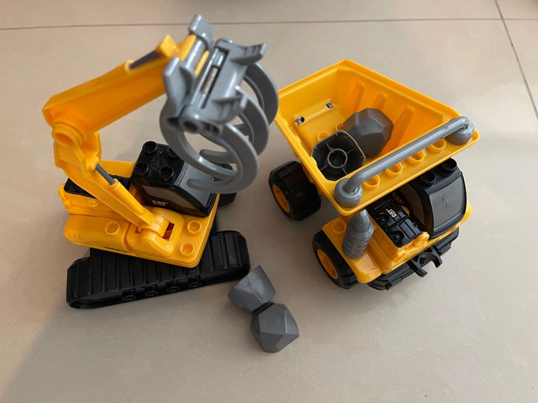 Mega Bloks Caterpillar 611 Grappler & 609 Dump Truck