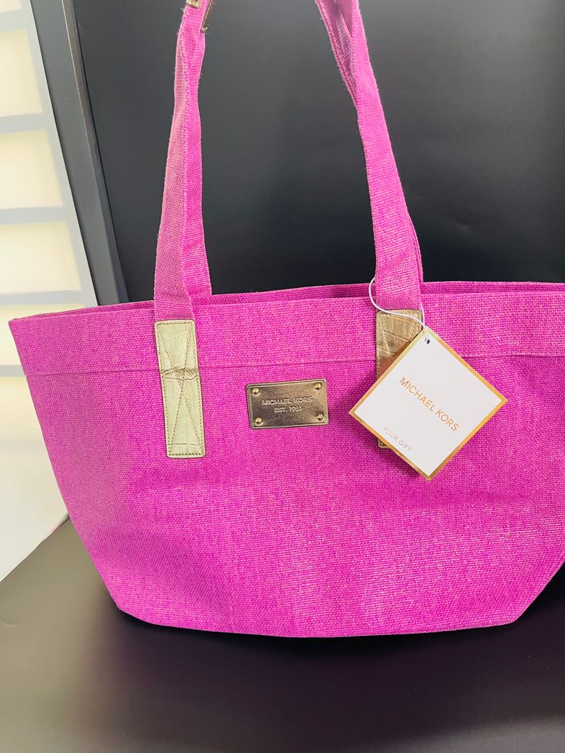 Michael Kors VIP gift pink canvass with gold, Luxury, Bags & Wallets on  Carousell