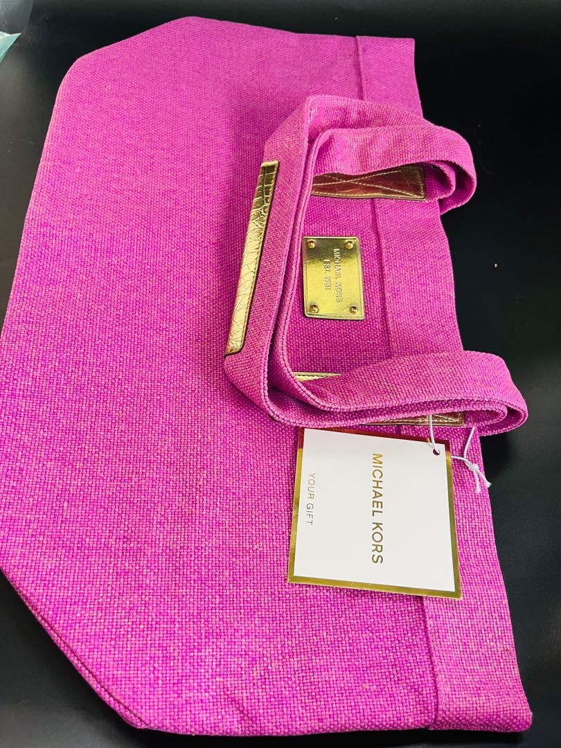 Michael Kors VIP gift pink canvass with gold, Luxury, Bags & Wallets on  Carousell