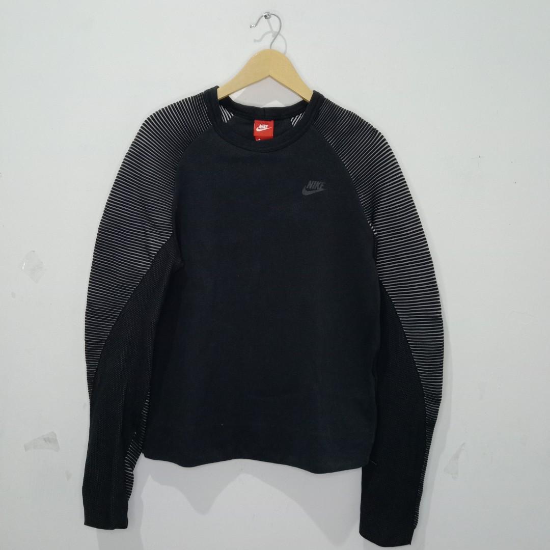 Nike Long Sleeved Top With Side Zip 