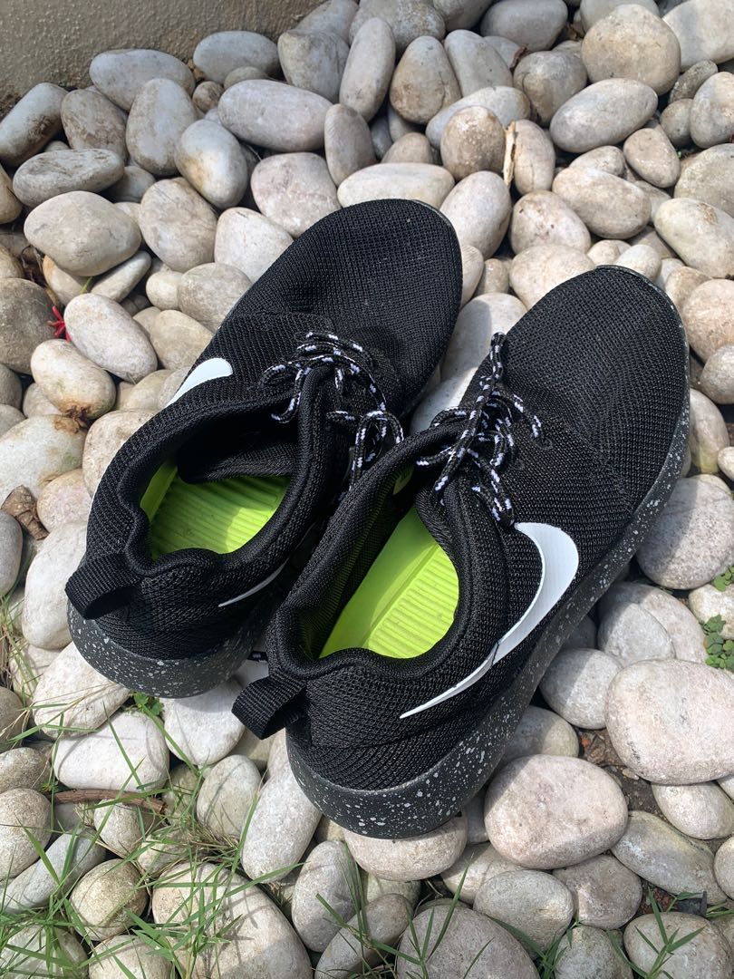 Roshe run female top