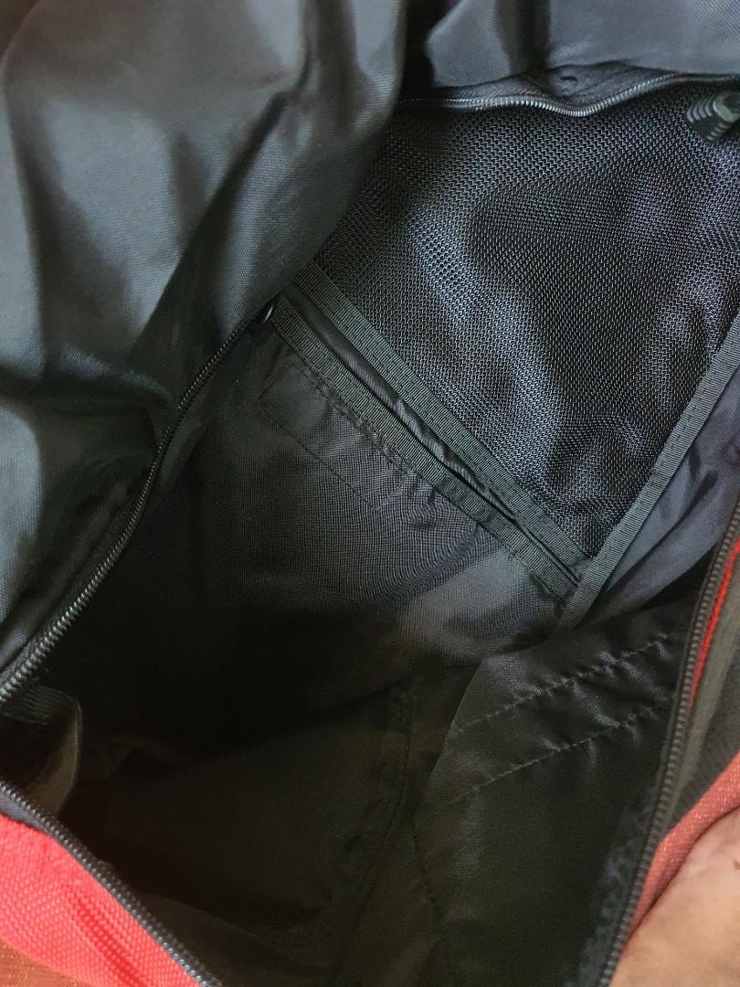 OAKLEY CROSS BODY BAG, Men's Fashion, Bags, Sling Bags on Carousell