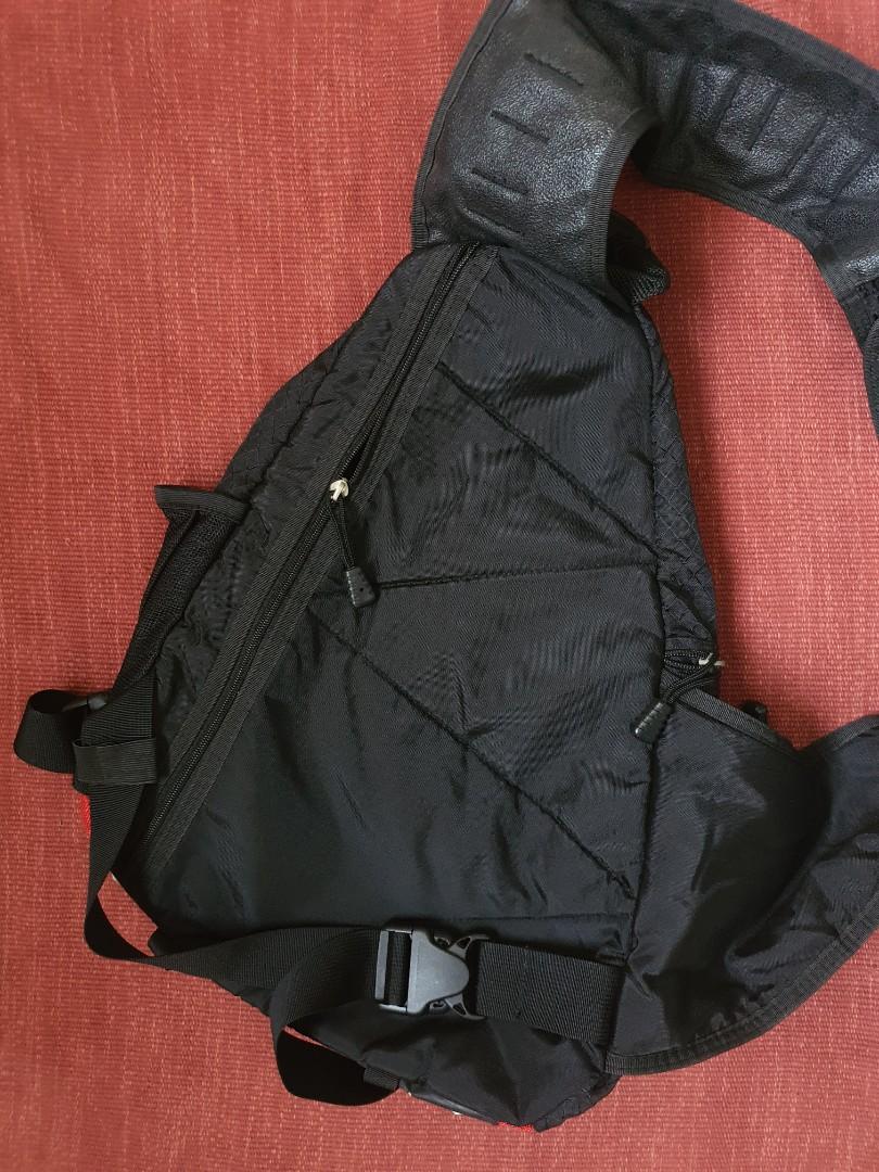 OAKLEY CROSS BODY BAG, Men's Fashion, Bags, Sling Bags on Carousell