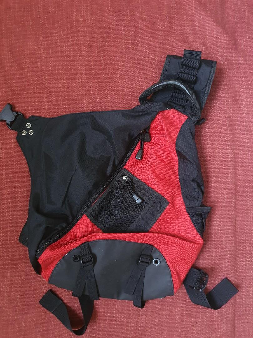 OAKLEY CROSS BODY BAG, Men's Fashion, Bags, Sling Bags on Carousell