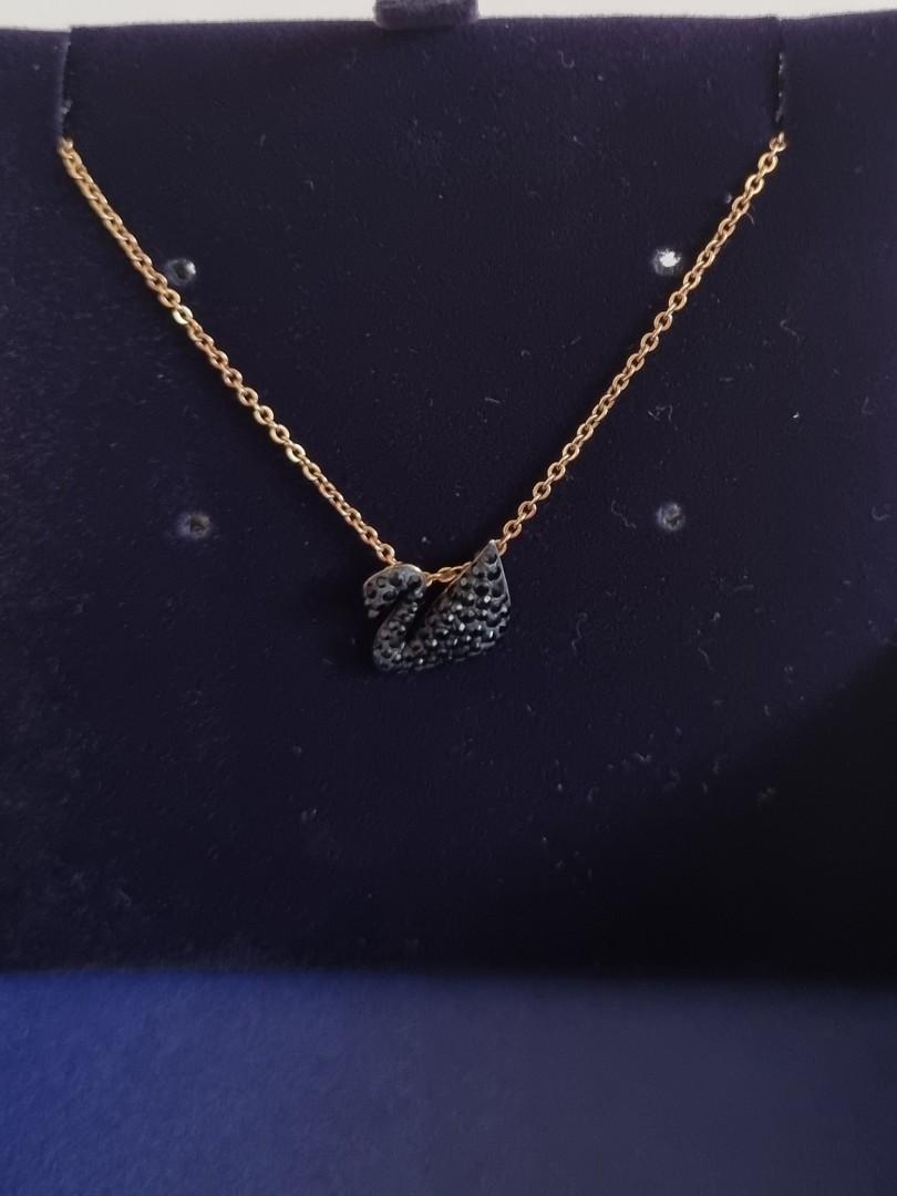 Pandora swan necklace top