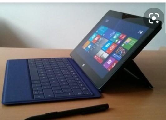 Surface Pro (Category: Laptops & Notebooks) located in Singapore. Submitted by excedrinawee (Listing ID 1110068682, Image 1). Description: as is no box stylus and keyboard included.
