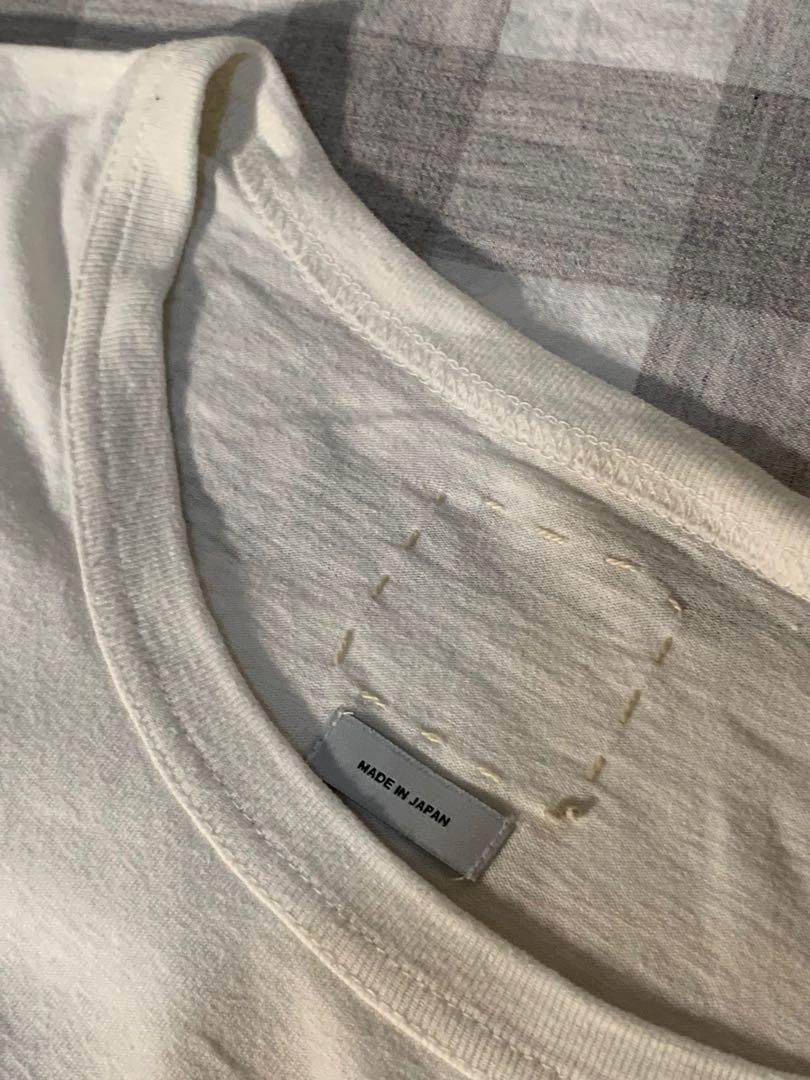 Visvim pineapple tee （分類：服裝）位於 Hong Kong。 由 muduwant 提交（商品編號 1110120317，圖片 2）。簡介： Visvim pineapple tee Size: 2 Condition: 8/10 with bag. Wore less than 3 times Price:500。