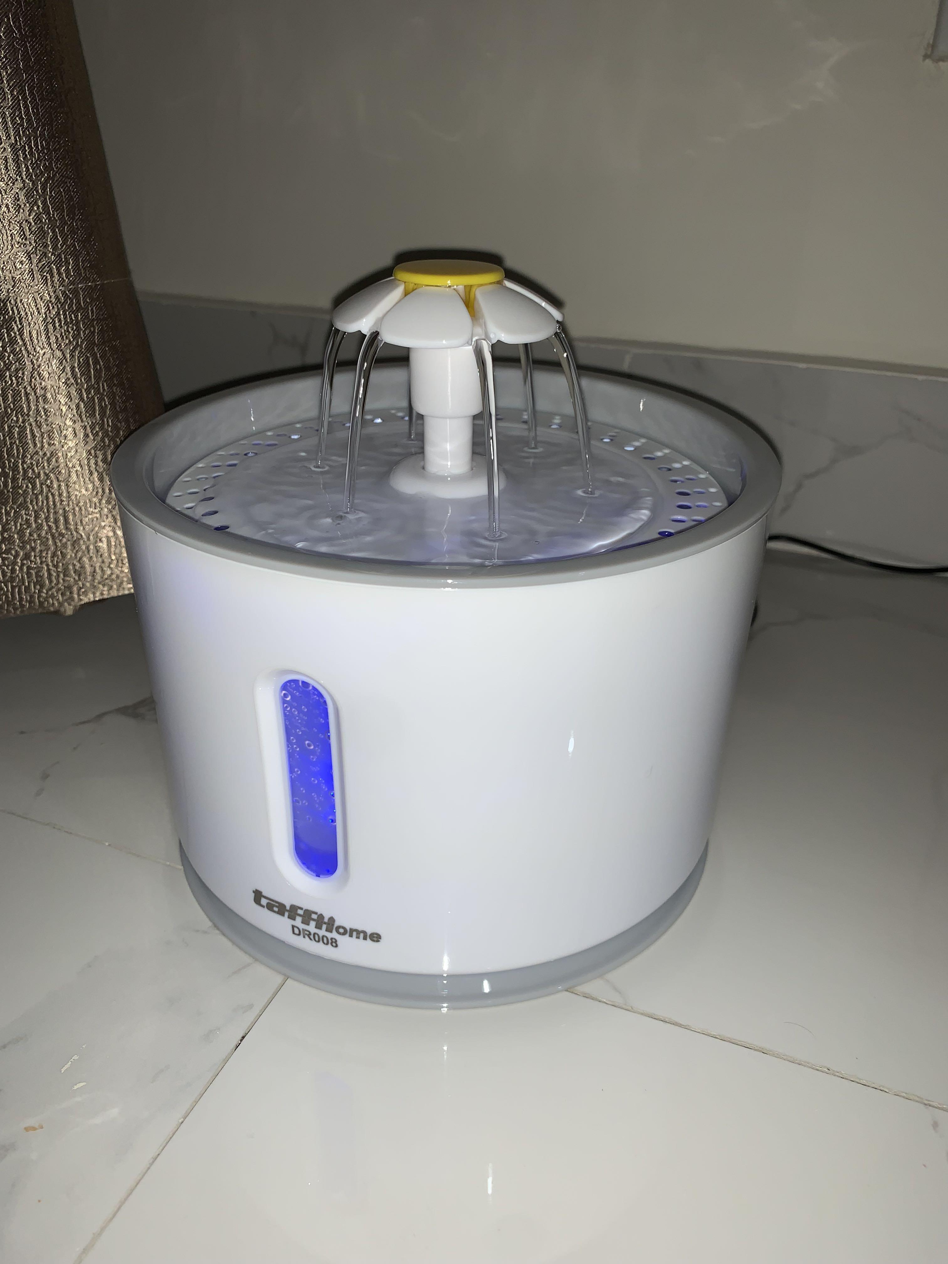 Water Fountain Kucing 2.4L Tempat minum kucing, Perlengkapan Hewan