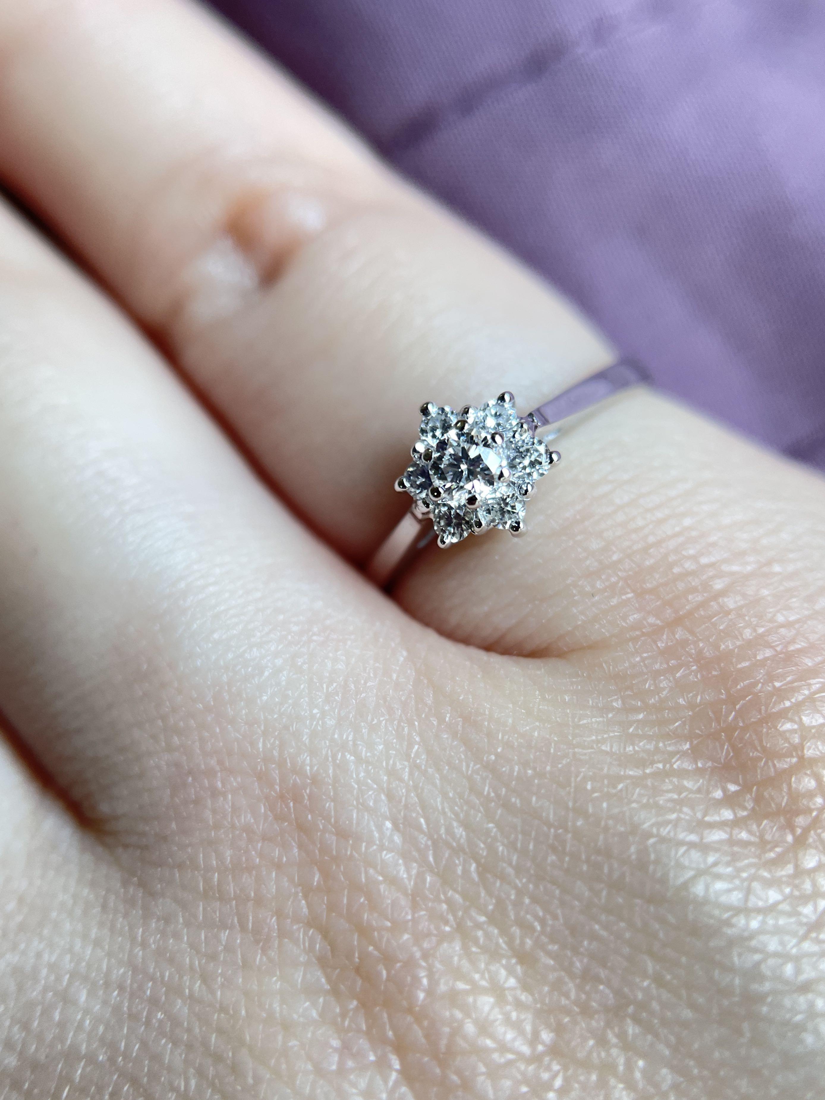 18K White Gold Daisy Flower Ring with Brilliant Diamonds A163214920