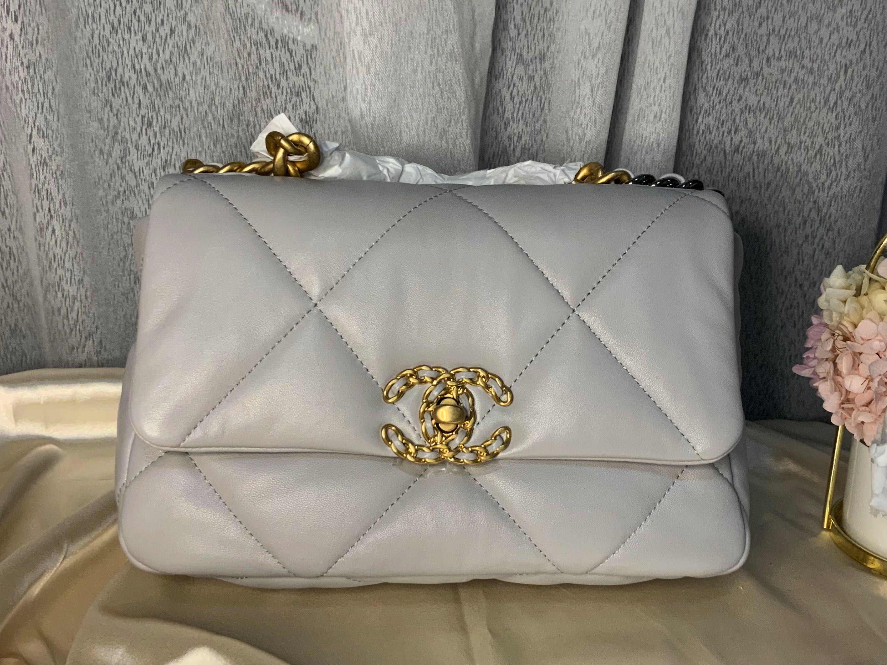 💕🦄 Beautiful Chanel 19 Dove Grey Small 21A 21B, Luxury, Bags & Wallets on  Carousell