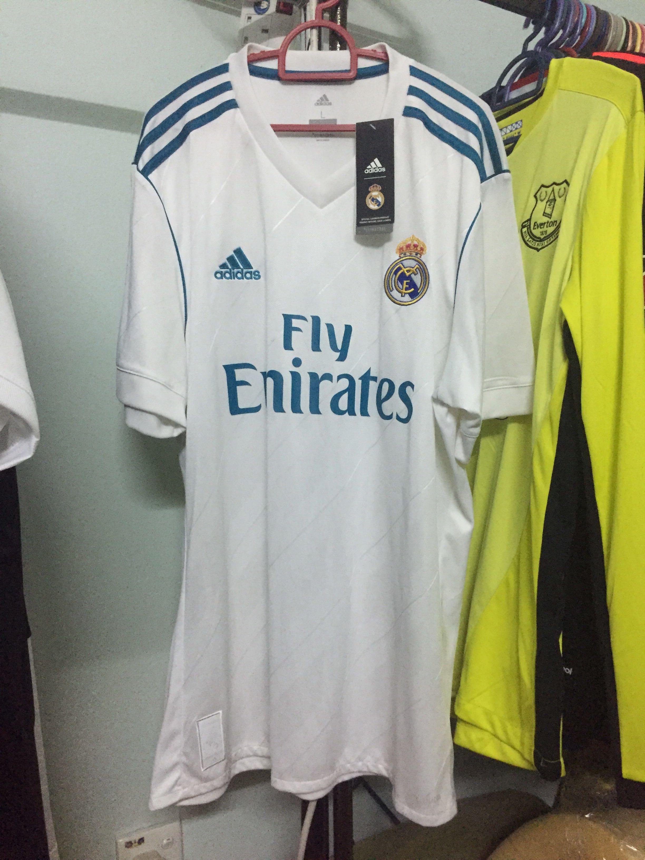 Authentic Real Madrid 17 18 home jersey size L