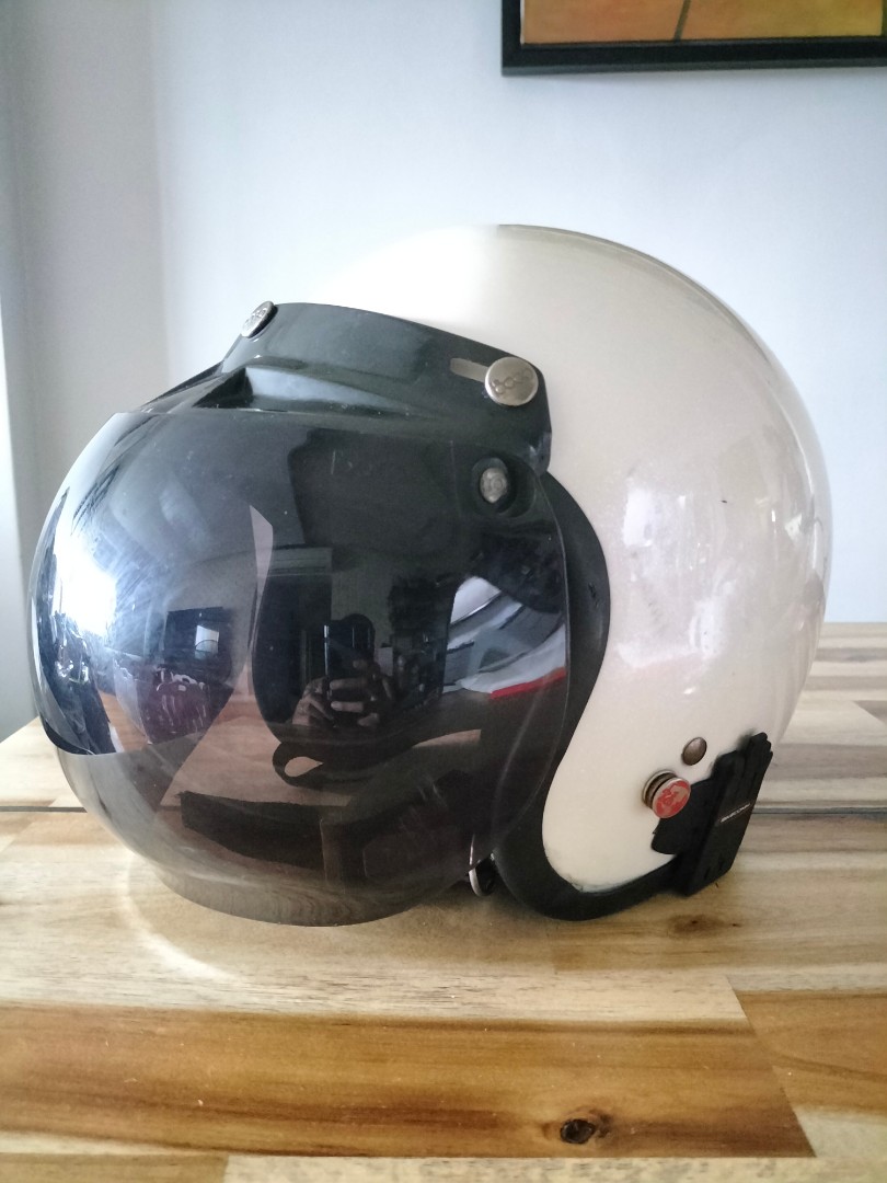Bubble visor (Category: Motorcycle Apparel) located in Singapore. Submitted by pak_mon_12345 (Listing ID 1110244064, Image 1). Description: no think no consider. just buy. still new wanna try vintage style in the past but notice I cannot fit into this category. wear liao confirm swee swee no water run one. 美美不跑水 aka nice plus power to the max confirm kids turn and smile, man turn and appreciate, woman turn and give up all branded bags! no waiting