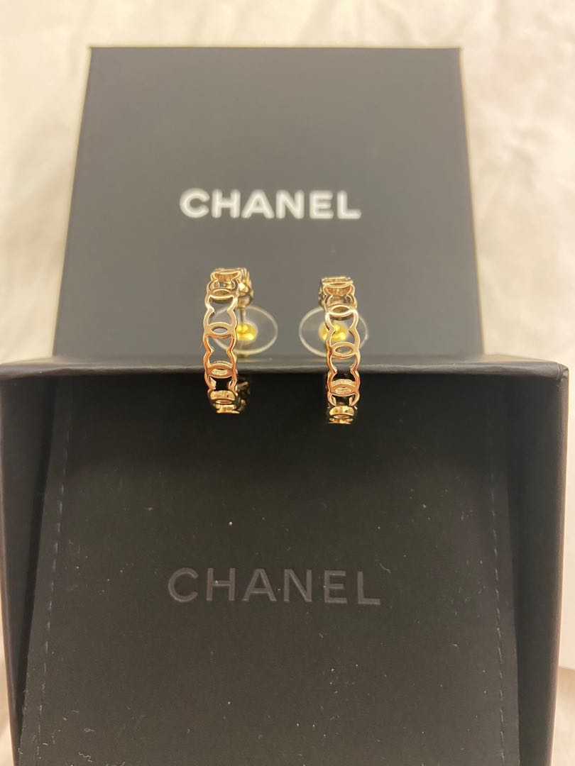 Gold chanel outlet hoop earrings