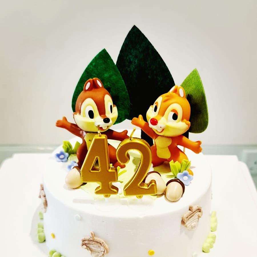 Chip and Dale at our table in Cafe Mickey with birthday cake. - Picture of  Cafe Mickey, Marne-la-Vallee - Tripadvisor