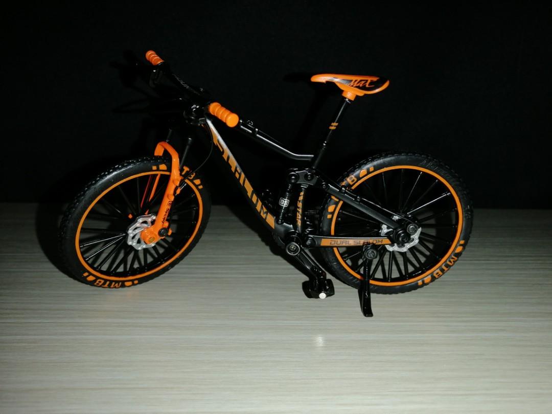 Die-Cast Miniature Bike (Category: Vehicle & Diecast Models) located in Marikina City. Submitted by v3_m3v (Listing ID 1110412522, Image 2). Description: Die-Cast Miniature Bike Moving pedal and wheels Rotating handle bar Scale 1:10 Approx 10x15cm .