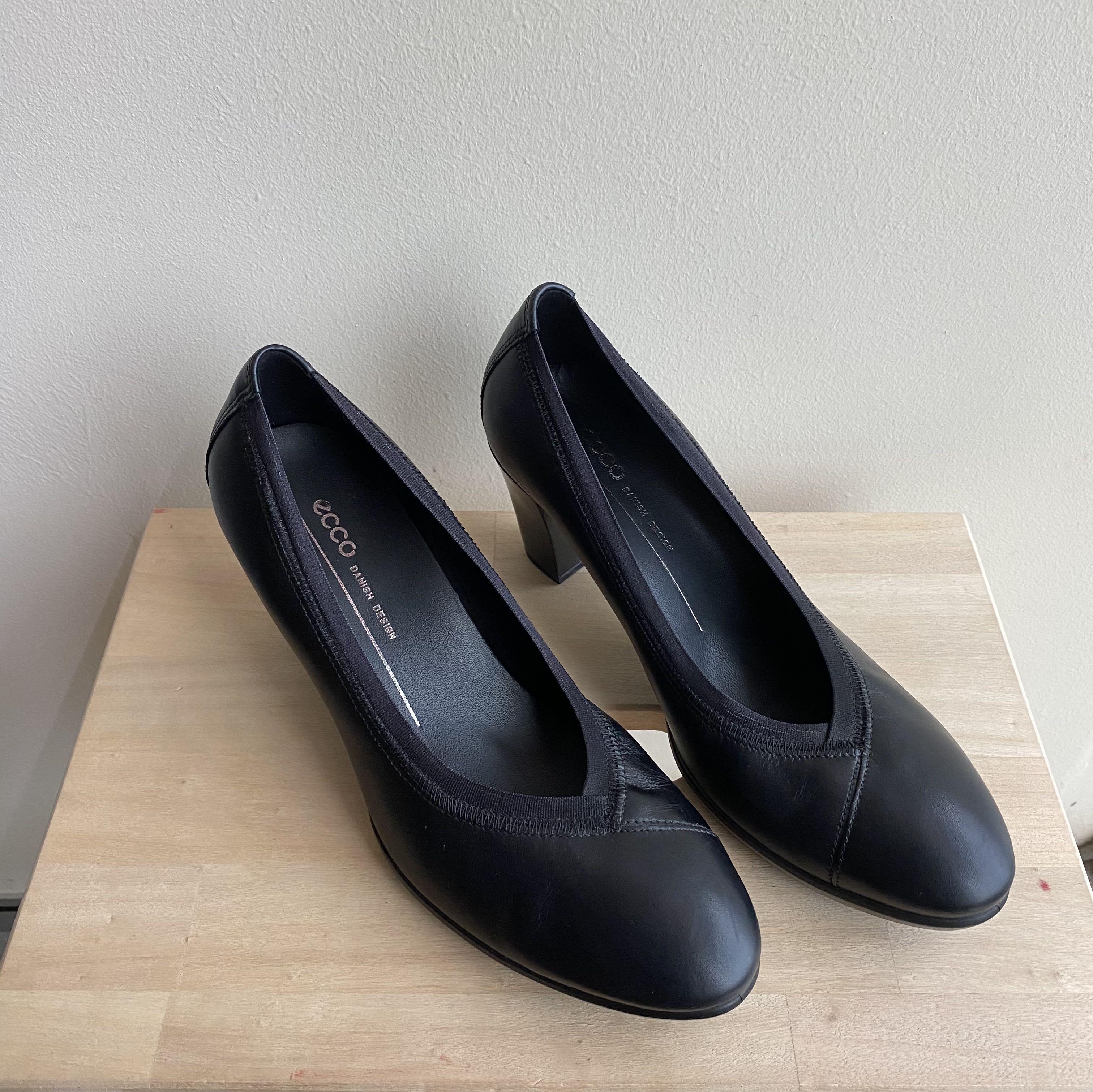 Ecco black leather sale pumps
