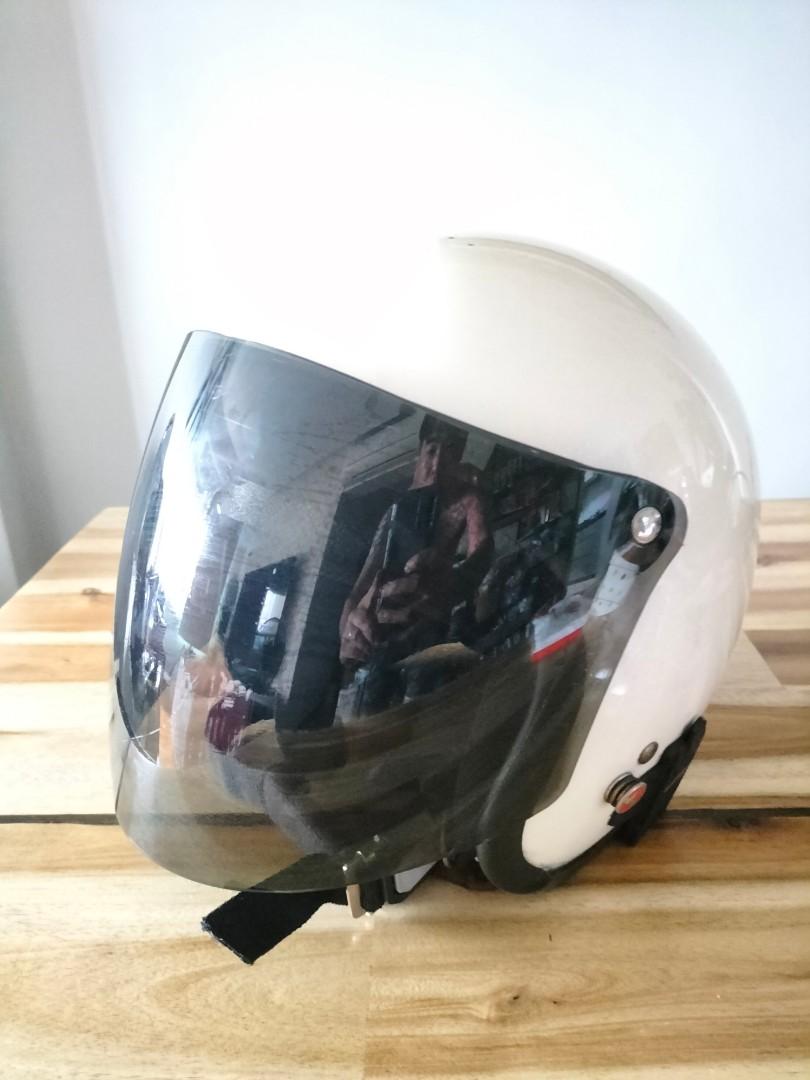 Helmet visor (Category: Motorcycle Apparel) located in Singapore. Submitted by pak_mon_12345 (Listing ID 1110244821, Image 1). Description: no think no consider. just buy. still new wanna try vintage style in the past but notice I cannot fit into this category. wear liao confirm swee swee no water run one. 美美不跑水 aka nice plus power to the max confirm kids turn and smile, man turn and appreciate, woman turn and give up all branded bags! no waiting