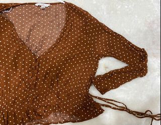 (Category: ) located in . Submitted by ezzatywardrobe (Listing ID 1110234226, Image 1). Description: .