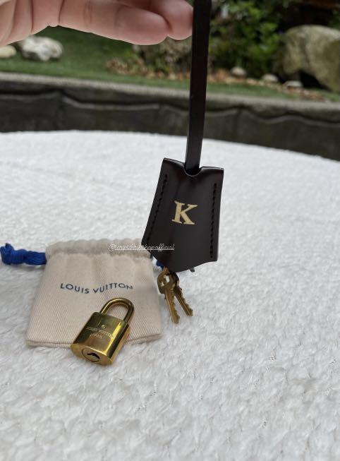 HOW TO: Easy Way to Attach LOUIS VUITTON CLOCHETTE Key Bell