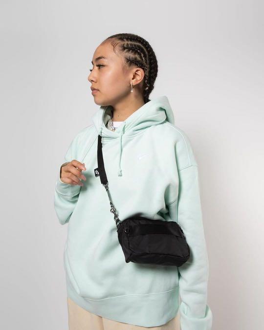 Nike Futura Luxe Sling / Crossbody Bag black, Men's Fashion, Bags