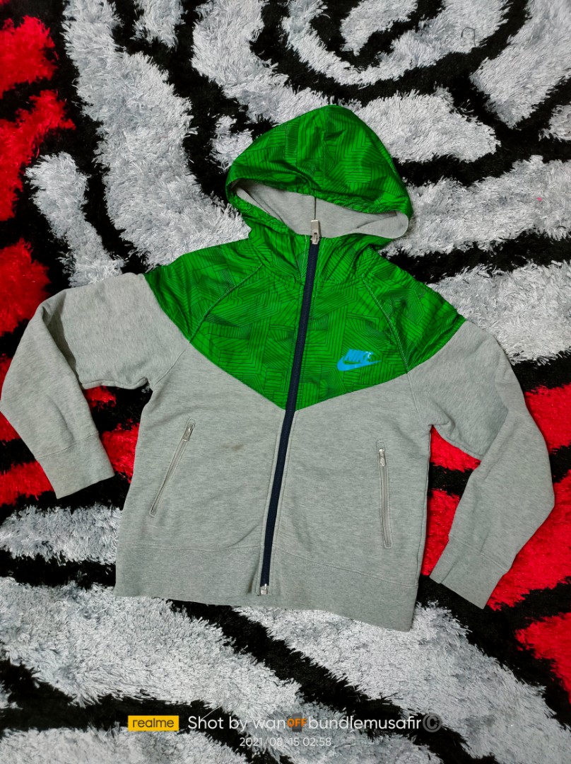 nike hoodie small logo