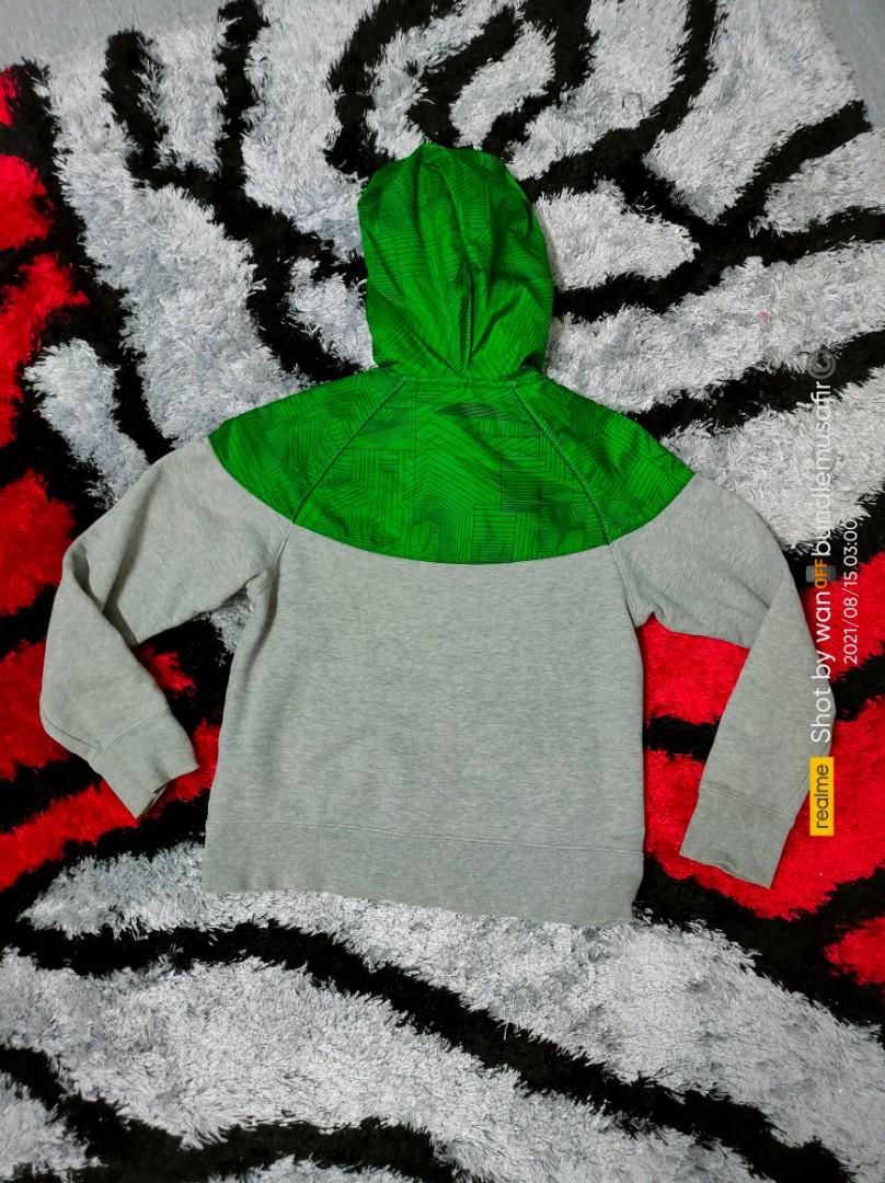 nike hoodie small logo