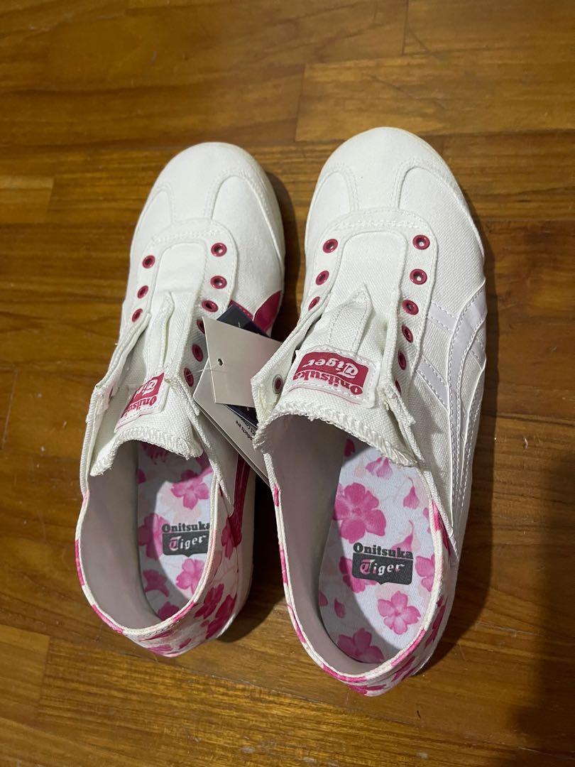 Onitsuka Tiger (Category: Sneakers) located in Singapore. Submitted by herliana (Listing ID 1110300809, Image 1). Description: Mexico 66 paraty White/ Pink Size Euro 40 US Unisex 7 US Women 8 1/2 UK 6 NO NEGO!!.