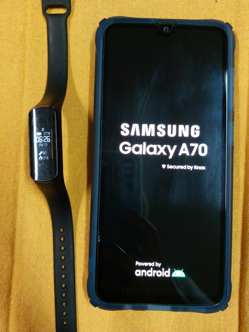 Samsung a70 smartwatch top