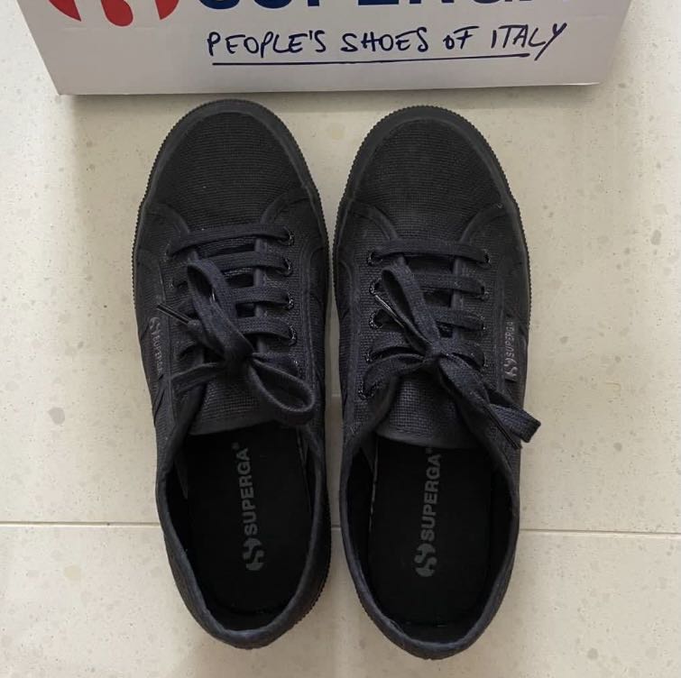 superga total black