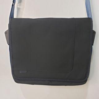 TARGUS laptop crossbody bag