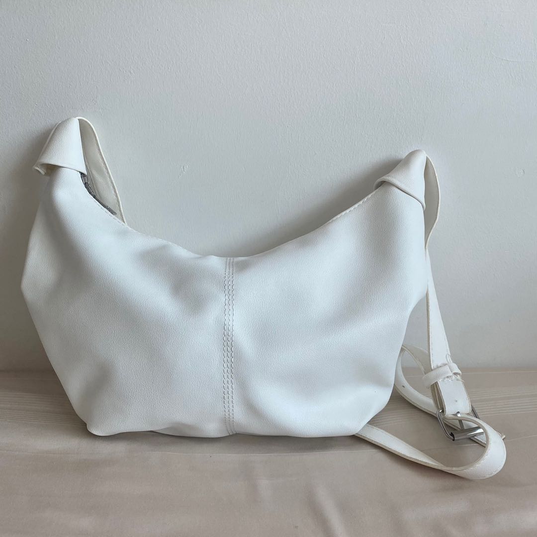 White dumpling bag store