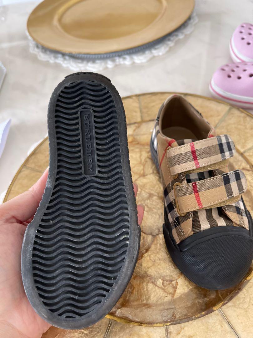 Burberry kids shop shoe size