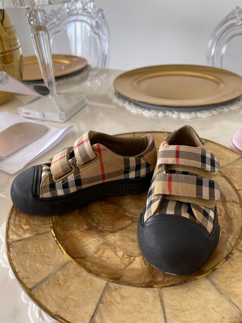 Burberry kids shop shoe size