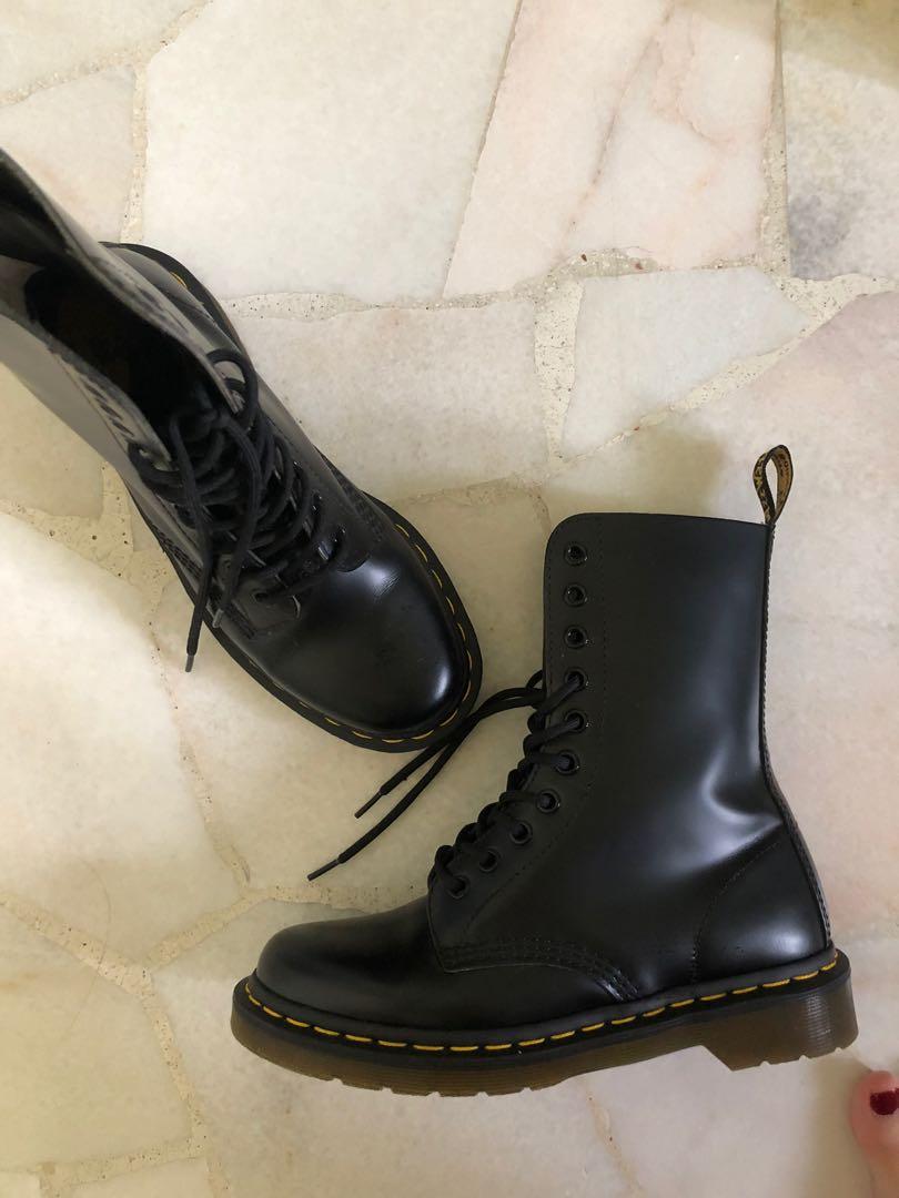 1490 10 eye top boots