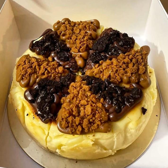 (Halal) BURNT CHEESECAKE, Food & Drinks, Homemade Bakes on Carousell