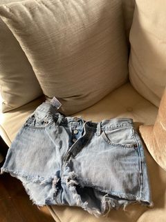 (Category: ) located in . Submitted by helpmedeclutterplsty (Listing ID 1104806982, Image 1). Description: .
