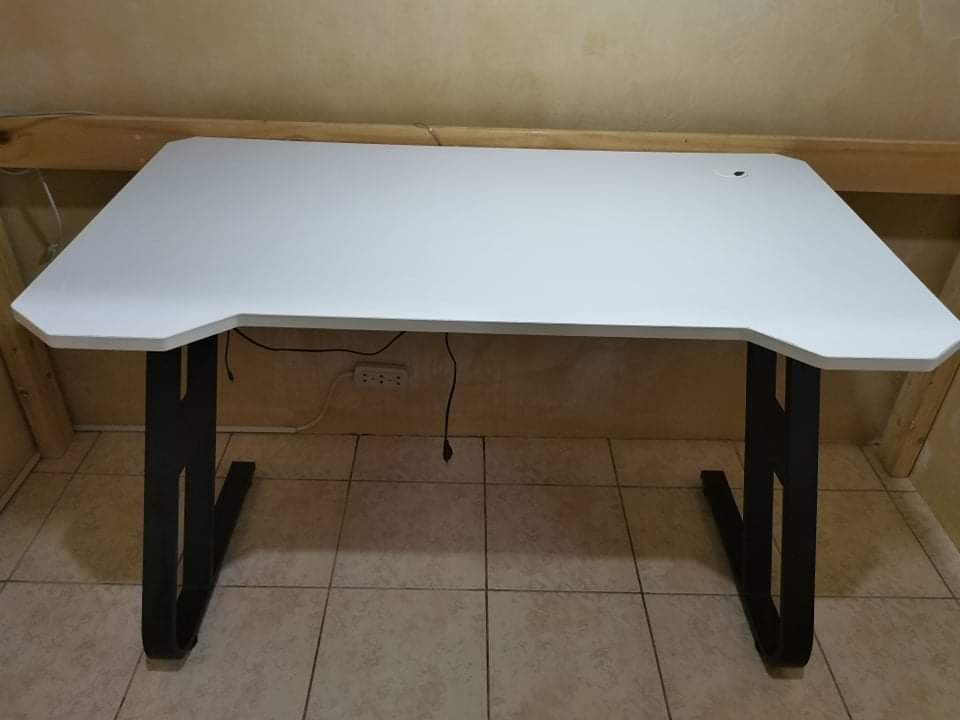 Rakk malyari gaming online desk white