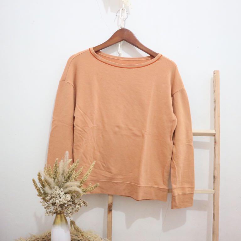 pakaian atasan sweater UNIQLO Peach Sweater