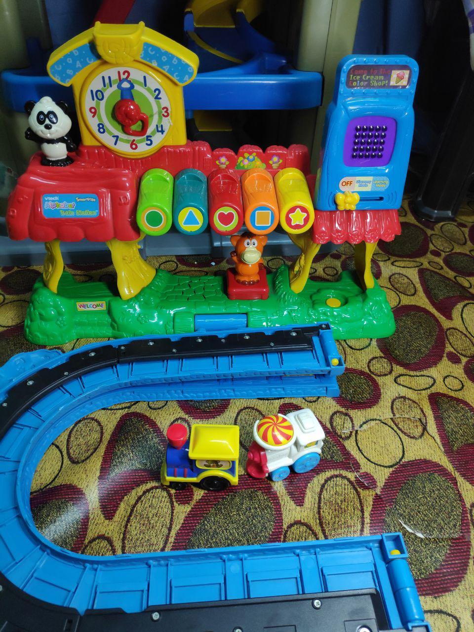 Smartville alphabet train station top