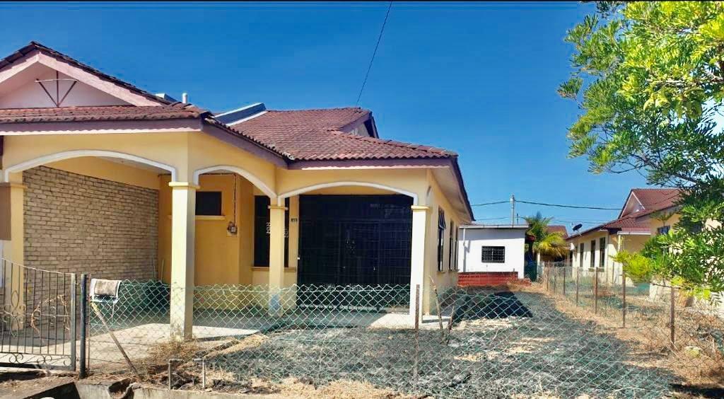 Wts Rumah Setingkat Semi D Taman Ria Mesra 2 Property For Sale On Carousell