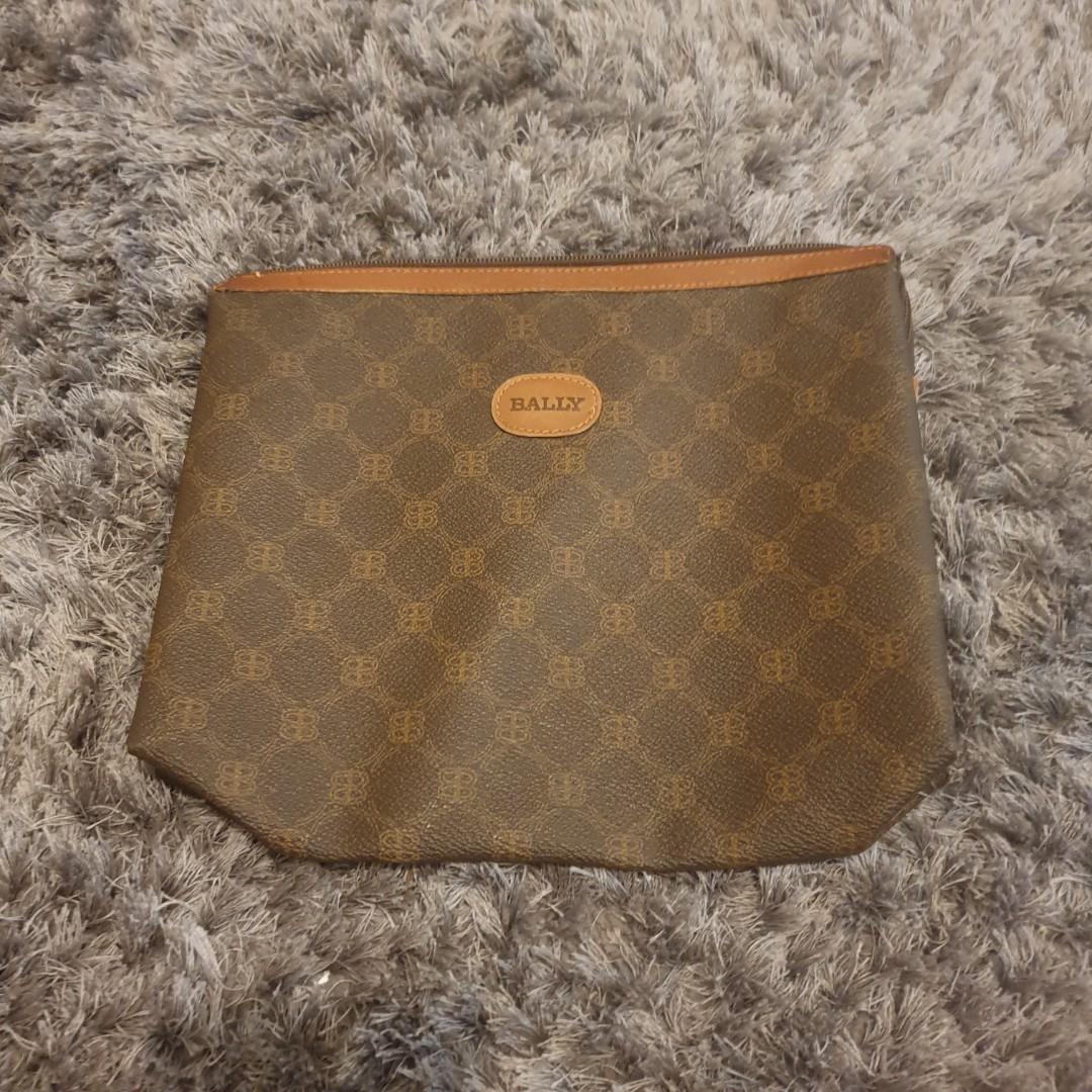 Bally vintage pouch (Category: Luxury Bags & Wallets) located in Pasig City. Submitted by kimjayson (Listing ID 1110543310, Image 1). Description: Vintage Bally pouch/clutch Selling low Coated canvas is in mint condition minor stain inside but not sticky or powdery only issue is small loose threads in the zipper rip (shown in pic) but doesn't affect closure. Zipper opens and closes well Very spacious. Perfect cosmetic/document bag.