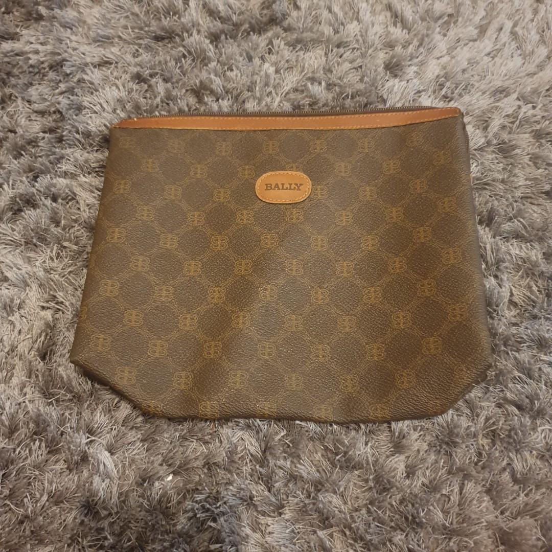 Bally vintage pouch (Category: Luxury Bags & Wallets) located in Pasig City. Submitted by kimjayson (Listing ID 1110543310, Image 2). Description: Vintage Bally pouch/clutch Selling low Coated canvas is in mint condition minor stain inside but not sticky or powdery only issue is small loose threads in the zipper rip (shown in pic) but doesn't affect closure. Zipper opens and closes well Very spacious. Perfect cosmetic/document bag.